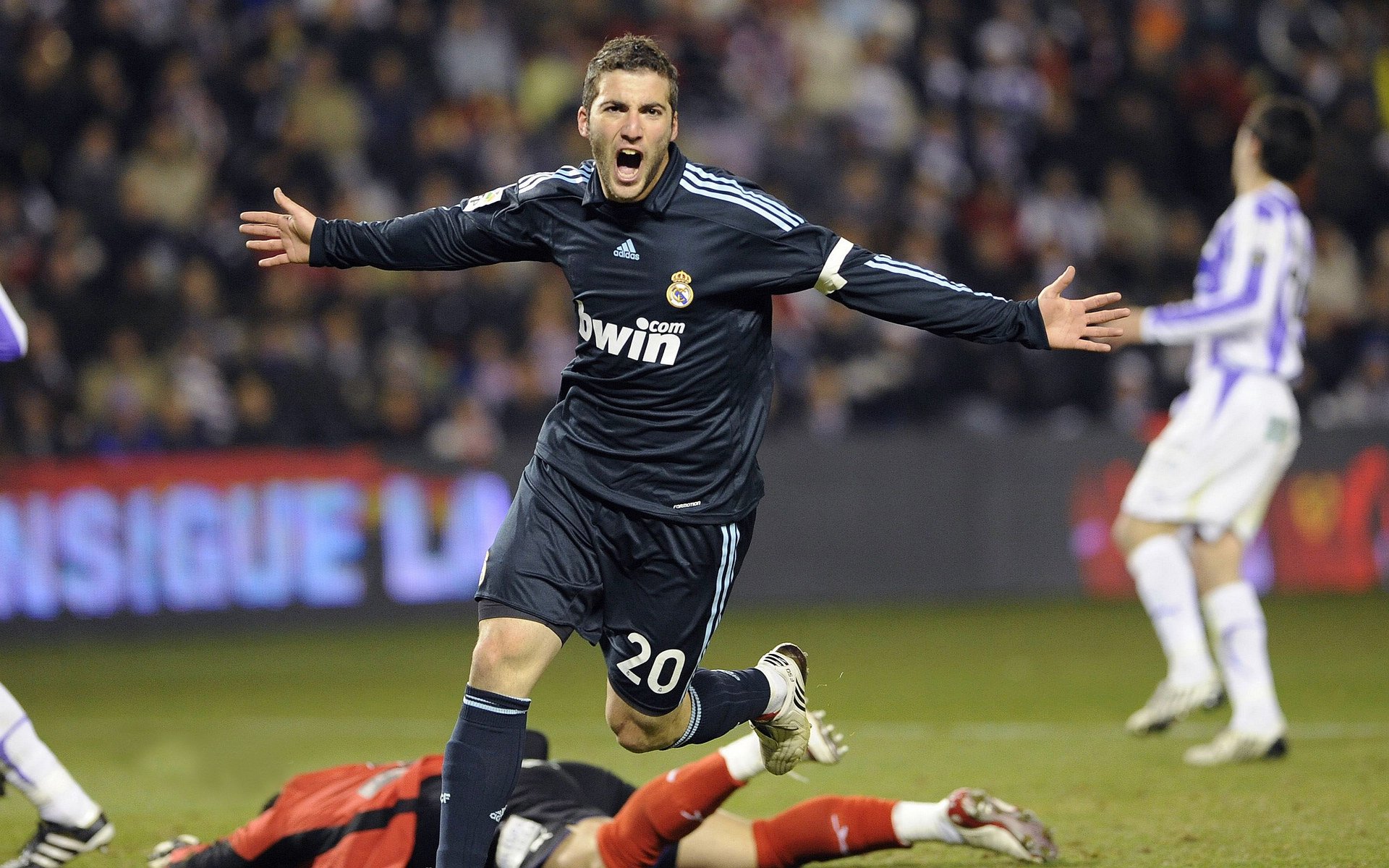 【特劳特火力全开】洛杉矶天使明星迈克·特劳特单场狂轰三击，特劳特mlb