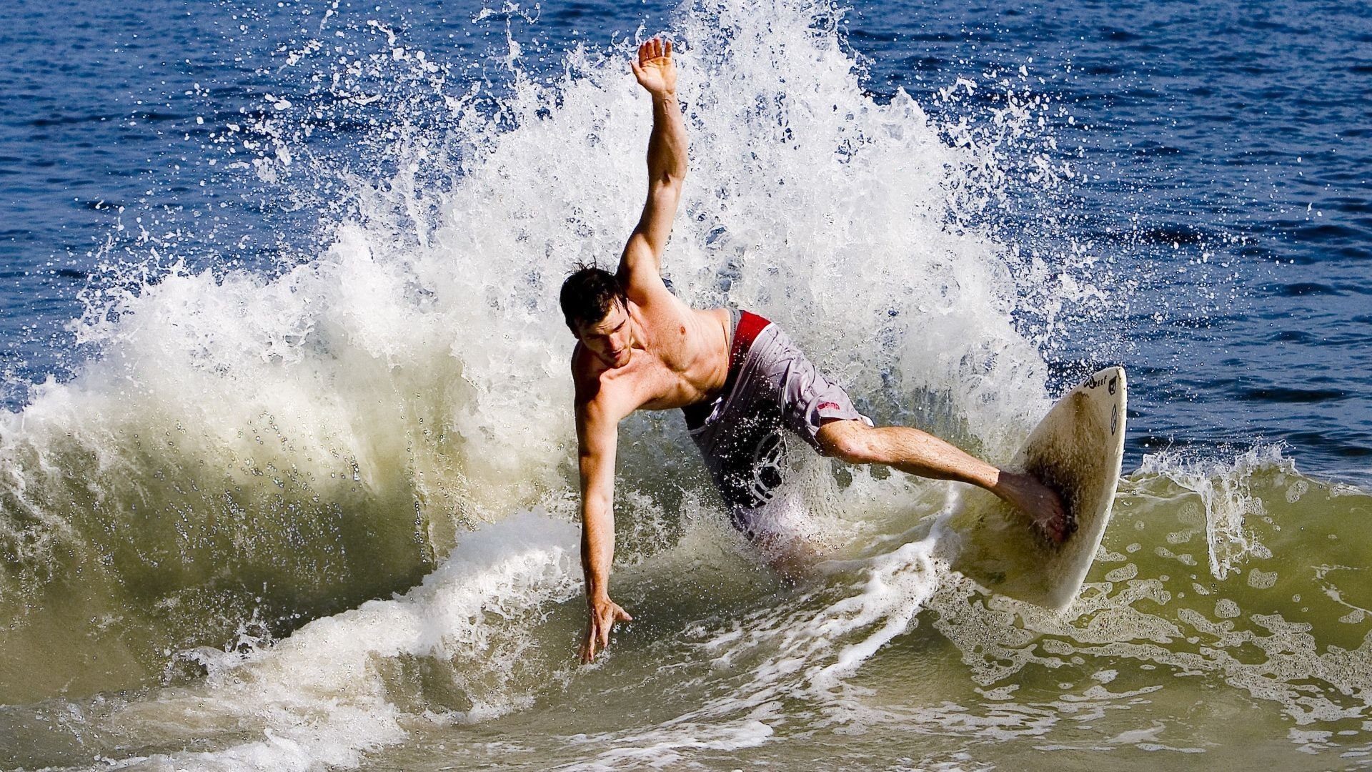 荒野行动“全民突围”线上线下同步进行，精彩不容错过，荒野行动线下比赛视频